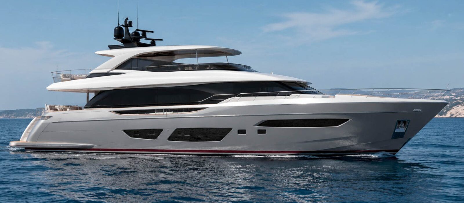 Ferretti Yachts 920