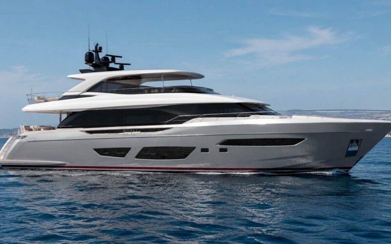 Ferretti Yachts 920